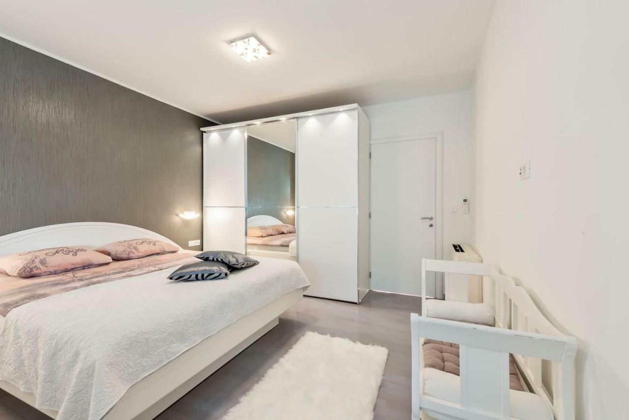 L'Aurora Luxury Apartment Zara Esterno foto