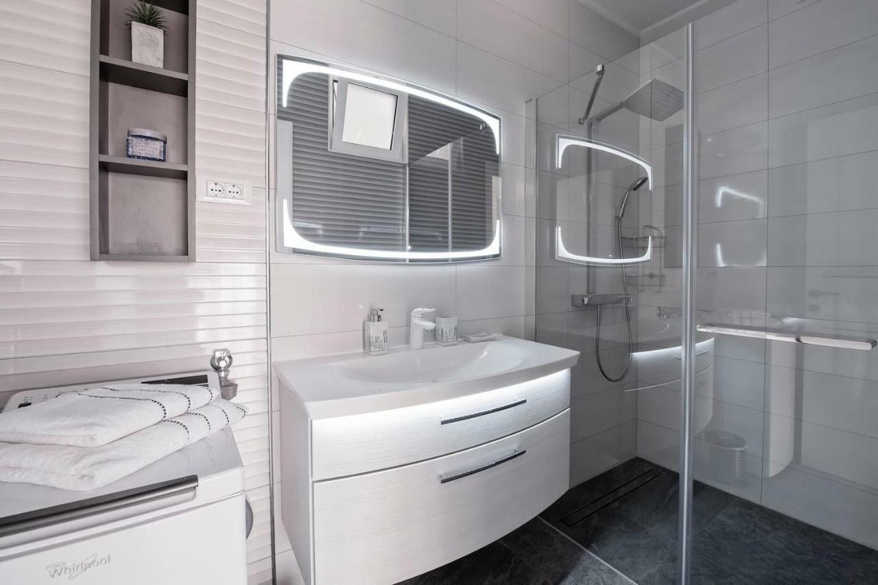 L'Aurora Luxury Apartment Zara Esterno foto