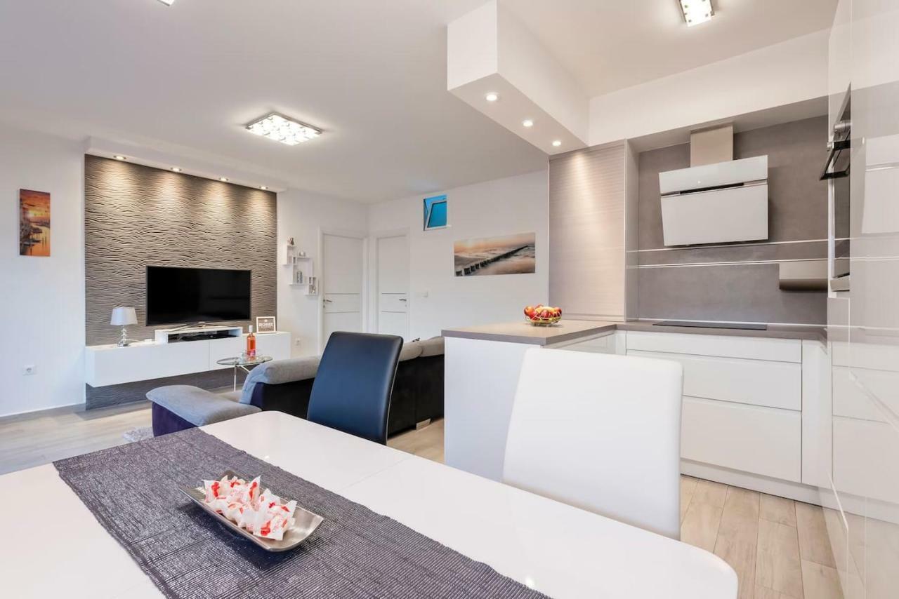L'Aurora Luxury Apartment Zara Esterno foto