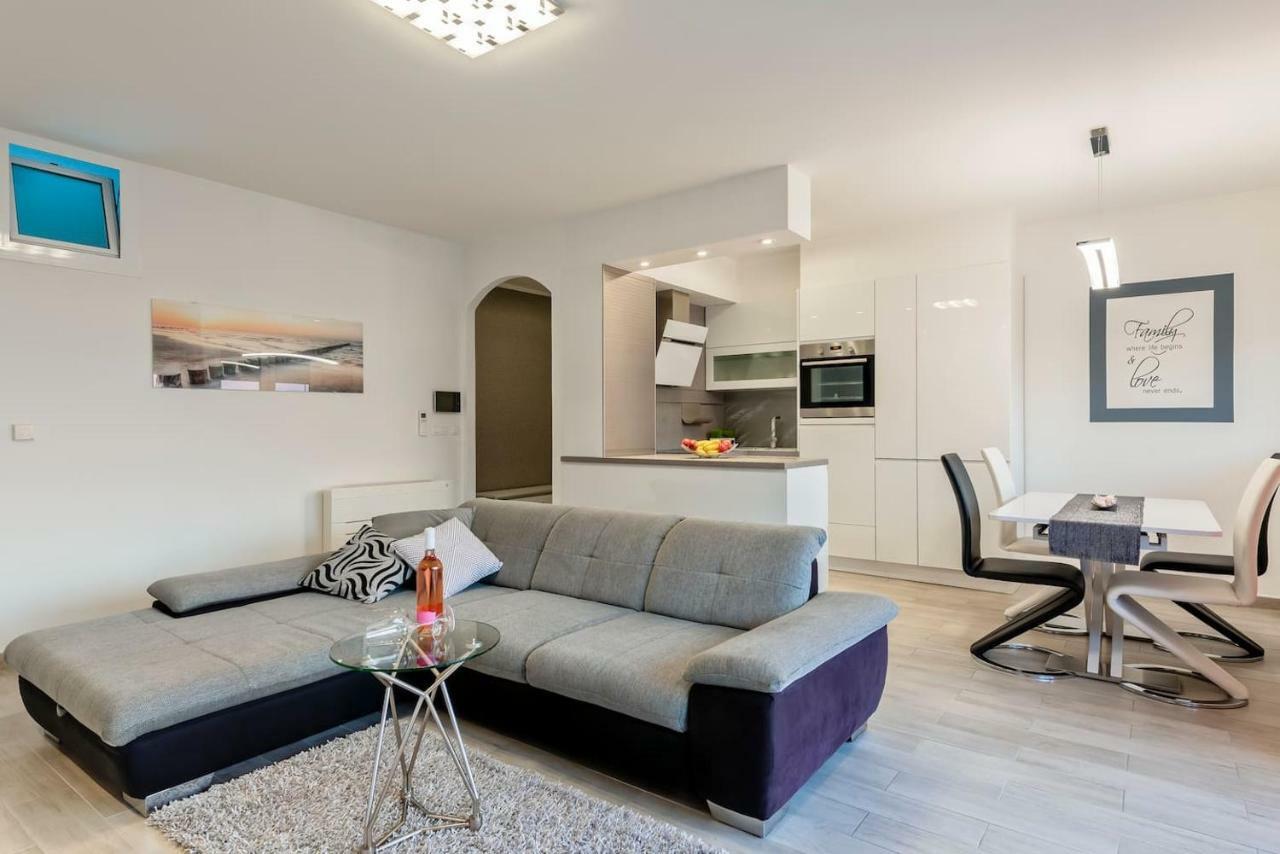 L'Aurora Luxury Apartment Zara Esterno foto