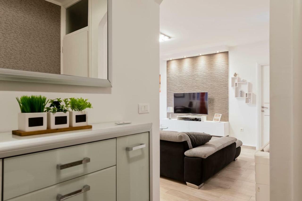 L'Aurora Luxury Apartment Zara Esterno foto