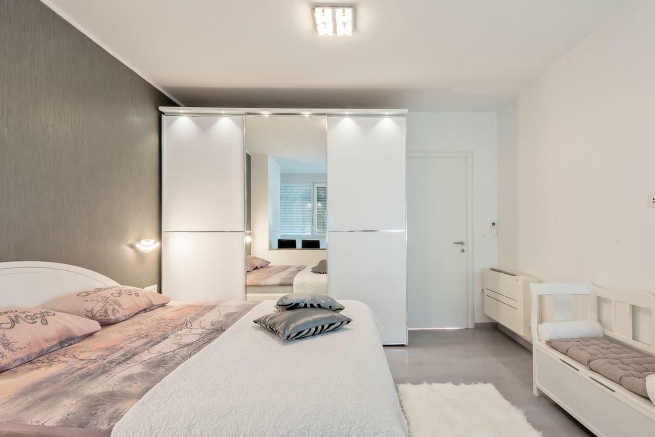L'Aurora Luxury Apartment Zara Esterno foto